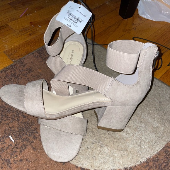 Ladies super cute low heels size 9 womens $40 - Picture 2 of 7